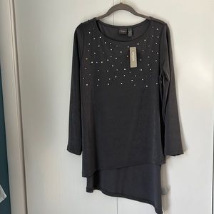 Chicos Travelers asymmetric gray tunic Sz 1. NWT.